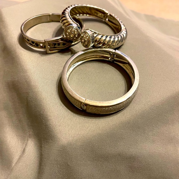 Three silver bangle bracelets - Picture 1 of 3